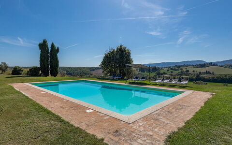 Il Poderuccio 17: Blu, Piscina, Estate, Agriturismo, Landscaping, Prato, Hacienda, Shade, Villa, Cortile