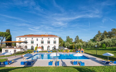 Villa Croci 12: Piscina, Villa, Resort Citta '