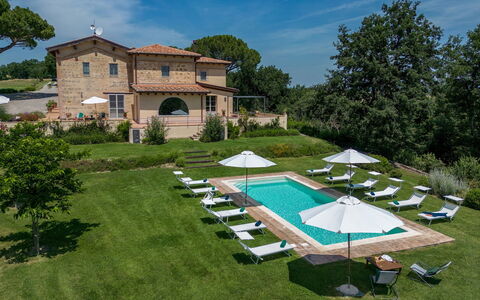 Il Colle di Donna Ilaria 12: Piscina, Estate, Giardino, Villa, Landscaping, Dimora, Mobili Da Esterno, Prato, Hacienda, Ricorrere