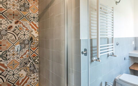 Il Colle di Donna Ilaria 12: Pavimentazione, Interior Design, Idraulico Fixture, Pavimento, Bagno, Piastrella, Rubinetto, Idraulico, Camera, Soffitto