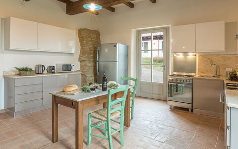 Il Colle di Donna Ilaria 12: Mobilia, Cucina, Interior Design, Pavimentazione, Parete, Elettrodomestico Da Cucina, Controsoffitto, Legna, Cabinetry, Pavimento