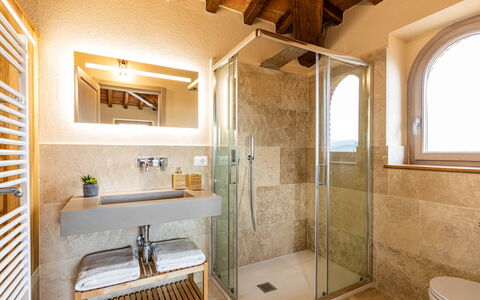 Il Poggiarellone 14: Interior Design, Pavimentazione, Parete, Idraulico Fixture, Pavimento, Legna, Bagno, Illuminazione, Soffitto, Rubinetto