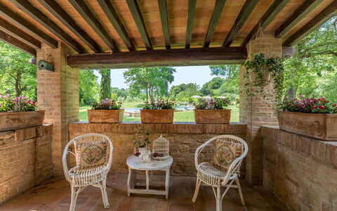 Il Molinaccio 14+2: Mobilia, Mobili Da Esterno, Tavolo, Brick, Sedia, Vaso Di Fiori, Giardino, Pianta Della Casa, Tavolo Esterno, Soffitto