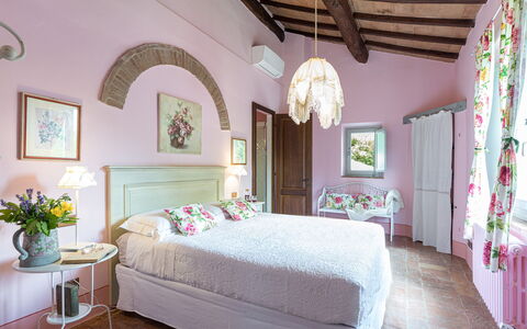 Il Molinaccio 14+2: Mobilia, Letto, Camera Da Letto, Interior Design, Lenzuolo, Bedding, Biancheria, Rosa, Tessile, Camera