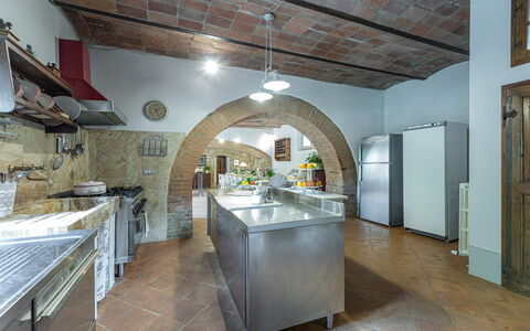 Il Molinaccio 14+2: Mobilia, Interior Design, Soffitto, Cucina, Pavimentazione, Controsoffitto, Illuminazione, Tavolo, Camera, Pavimento
