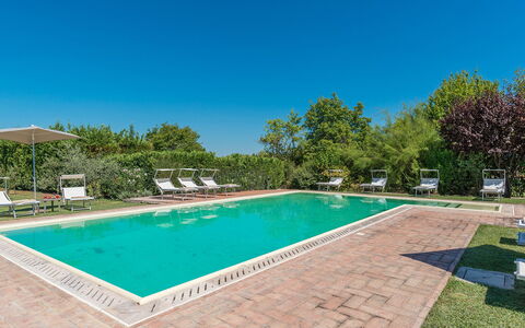 Finestra su Siena 16: Swimming Pool, Resort, Garden, Estate, Thermae, Landscaping, Eco Hotel, Hacienda, Shade, Outdoor Furniture