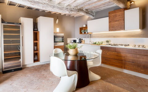 Cinque Cipressi 8: Mobilia, Interior Design, Cucina, Pavimentazione, Legna, Controsoffitto, Elettrodomestico Da Cucina, Pavimento, Cabinetry, Soffitto