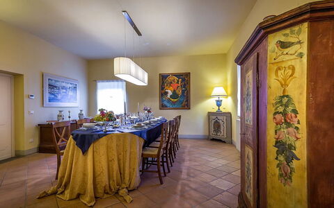 Le Querce dei Medici 12+2: Mobilia, Interior Design, Pavimentazione, Pavimento, Soffitto, Tavolo, Illuminazione, Camera, Cornice, Sala Da Pranzo