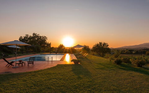 Villa Palazzaccio 26: Sky, Horizon, Landscape, Ecoregion, Afterglow, Plain, Sunrise, Sunset, Dusk, Sunlight