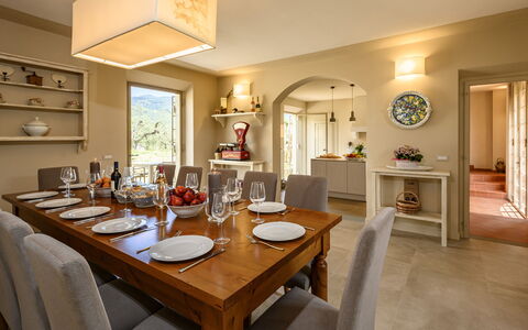 Villa Monnalisa 12: Mobilia, Interior Design, Tavolo, Pavimentazione, Sedia, Soffitto, Cucina & Sala Da Pranzo Tavolo, Sala Da Pranzo, Camera, Illuminazione