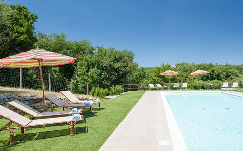 Villa la Poiana 10: Outdoor Furniture, Swimming Pool, Shrub, Garden, Leisure, Sunlounger, Landscaping, Shade, Resort, Lawn