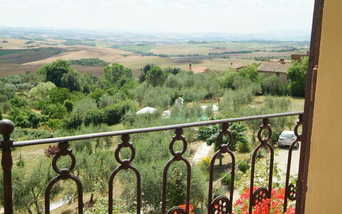 Villa Angelini 14+7: Balcone, Vaso Di Fiori, Pianta Della Casa, Mobili Da Esterno, Sedia, Recinzione, Backyard