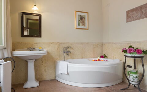 Villa Angelini 14+7: Interior Design, Idraulico Fixture, Pavimentazione, Bagno, Vasca Da Bagno, Pavimento, Idraulico, Rubinetto, Illuminazione, Mobilia