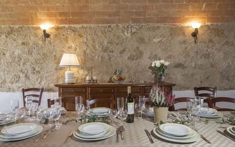Villa Angelini 14+7: Mobilia, Tavolo, Interior Design, Cucina & Sala Da Pranzo Tavolo, Sala Da Pranzo, Pavimentazione, Sedia, Tovaglia, Tavola, Pavimento