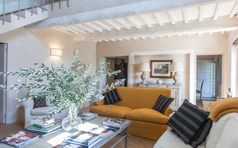 Villa delle Upupe 8: Mobilia, Interior Design, Parete, Pavimentazione, Divano, Legna, Pavimento, Camera, Soggiorno, Casa
