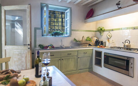 Villa delle Upupe 8: Cucina, Interior Design, Mobilia, Pavimentazione, Controsoffitto, Elettrodomestico Da Cucina, Casa, Cabinetry, Apparecchio Major, Illuminazione