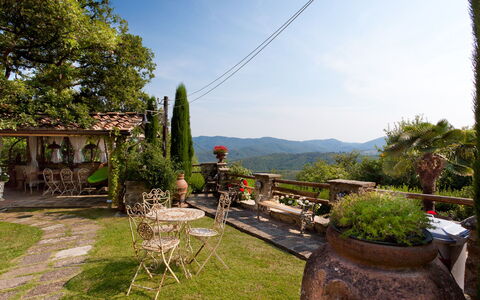 Borgo Paradiso 4+2: Collina, Vaso Di Fiori, Hill Station, Catena Montuosa, Giardino, Valle, Landscaping, Pianta Della Casa, Hacienda, Balcone