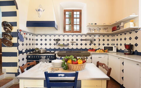 Poggerello 10: Interior Design, Pavimentazione, Mobilia, Cucina, Pavimento, Camera, Illuminazione, Casa, Soffitto, Cucina & Sala Da Pranzo Tavolo