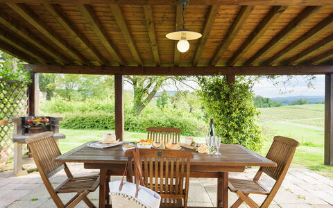 Poggerello 10: Mobilia, Tavolo, Mobili Da Esterno, Legna, Sedia, Cucina & Sala Da Pranzo Tavolo, Portico, Tavolo Esterno, Soffitto, Interior Design