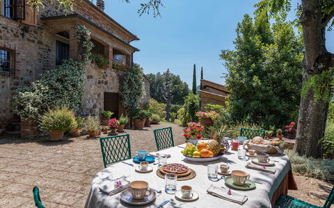 Poderino 6: Casa, Arbusto, Architettura, Casa, Estate, Giardino, Landscaping, Hacienda, Villa