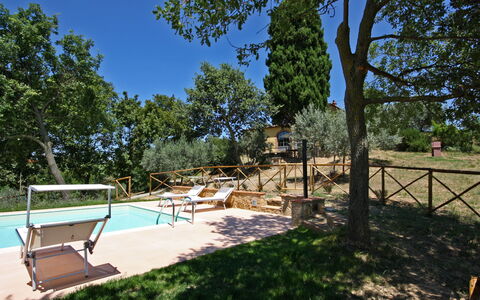 Monterzi 4: Estate, Piscina, Hacienda, Backyard, Shade, Giardino, Villa, Cortile, Landscaping, Mobili Da Esterno