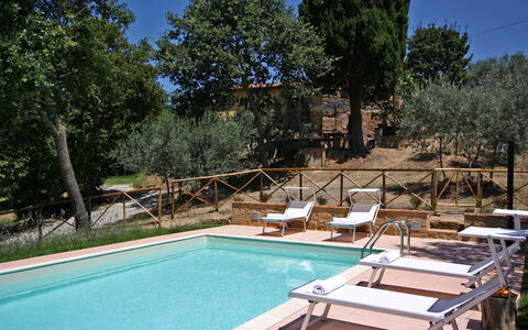 Monterzi 4: Piscina, Mobilia, Mobili Da Esterno, Ricorrere, Sedia, Estate, Hacienda, Villa, Lettino, Hotel
