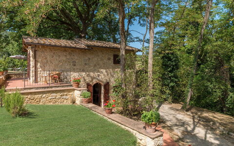 Mulino della Quercia 2+1: Wall, Architecture, Shrub, House, Garden, Rural Area, Cottage, Estate, Backyard