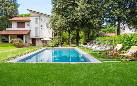 Villa la Meridiana 8+1: Swimming Pool, Residential Area, House, Home, Resort, Shrub, Garden, Estate, Lawn, Backyard