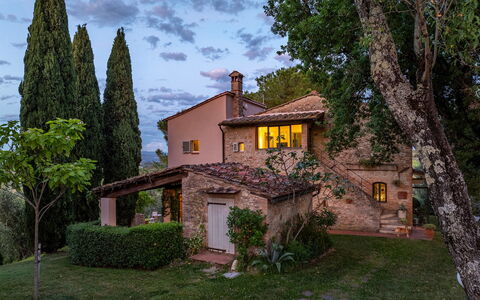 Villa Caterina 8: Building, House, Home, Roof, Shrub, Cottage, Architecture, Residential Area, Estate, Rural Area