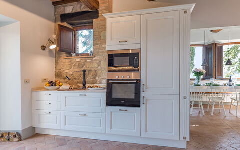 Podere Fabbrica 12: Mobilia, Pavimentazione, Interior Design, Legna, Cabinetry, Cucina, Pavimento, Soffitto, Casa, Credenza
