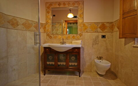 Le Terre di Nunzio 12: Pavimentazione, Interior Design, Parete, Pavimento, Idraulico Fixture, Bagno, Lavello, Soffitto, Lavandino Del Bagno, Rubinetto