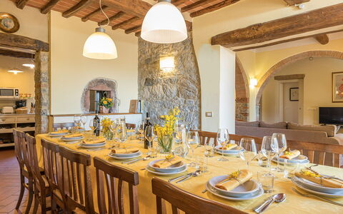 Villa Santa Maria 14: Mobilia, Interior Design, Sala Da Pranzo, Tavolo, Cucina & Sala Da Pranzo Tavolo, Pavimentazione, Casa, Sedia, Soffitto, Illuminazione