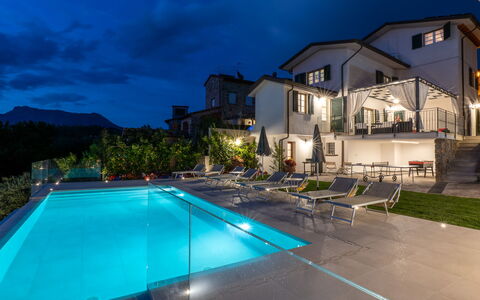 Villa Elena 9+1: Zona Residenziale, Casa, Casa, Piscina, Catena Montuosa, Estate, Balcone, Villa, Eco Hotel, Ricorrere