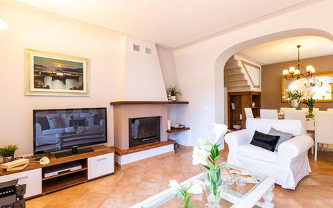 Villa Elena 9+1: Mobilia, Interior Design, Pavimentazione, Legna, Camera, Soggiorno, Pavimento, Casa, Soffitto, Divano