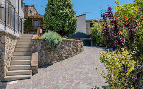 Villa Elena 9+1: Flagstone, Cobblestone, Shade, Muro ​​Di Pietra, Passerella, Giardino, Calcestruzzo, Landscaping, Vaso Di Fiori