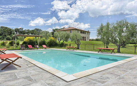 Villa Il Meluccio 12: Piscina, Mobilia, Mobili Da Esterno, Estate, Ricorrere, Giardino, Hacienda, Shade, Sedia, Agriturismo
