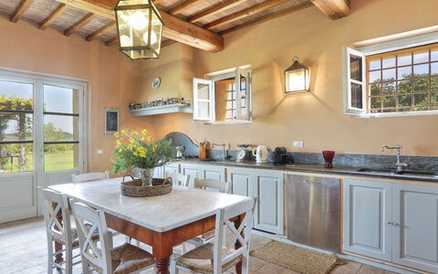 Villa Il Meluccio 12: Mobilia, Interior Design, Cucina, Parete, Pavimentazione, Casa, Cabinetry, Legna, Pavimento, Soffitto