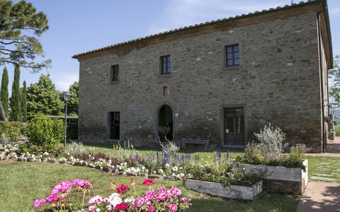 Le Caselle 26: Shrub, House, Home, Land Lot, Cottage, Estate, Farmhouse, Door, Garden