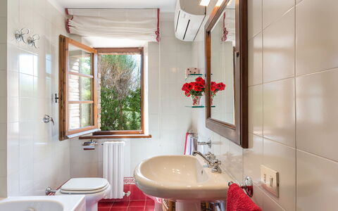 L'Alcova 8+2: Interior Design, Plumbing Fixture, Flooring, Bathroom Sink, Bathroom, Floor, Home, Tap, Sink, Room