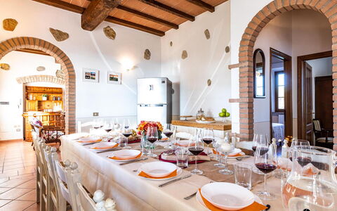 Il Poggiarellino 14: Interior Design, Mobilia, Soffitto, Tavolo, Sedia, Cucina & Sala Da Pranzo Tavolo, Sala Da Pranzo, Camera, Tovaglia, Lampada