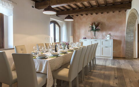 La Vecchia Fonte 15: Furniture, Interior Design, Table, Wood, Dining Room, Flooring, Chair, Kitchen & Dining Room Table, Ceiling, Room