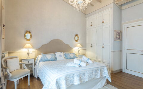 La Capannina 2+2: Furniture, Bed, Interior Design, Bedroom, Bedding, Bed Sheet, Room, Wood, Linens, Floor
