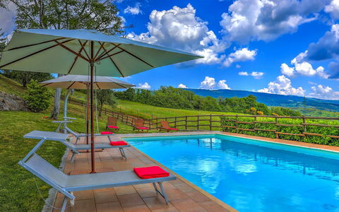 La Casa di Elsa 6: Piscina, Catena Montuosa, Giardino, Valle, Eco Hotel, Landscaping, Mobili Da Esterno, Ricorrere, Cresta, Lettino