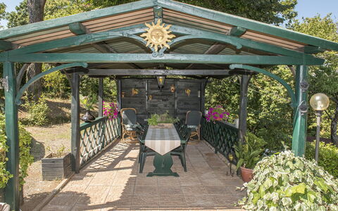 Villa Ombrosa 8: Garden, Gazebo, Shade, Flowerpot, Outdoor Structure, Houseplant, Pavilion, Pergola, Patio, Yard