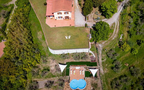 Villa Desiderio 9: Paesaggio, Visione Globale, Area Rurale, Lotto, Fotografia Aerea, Estate, Pendenza, Giardino, Landscaping, Piantagione
