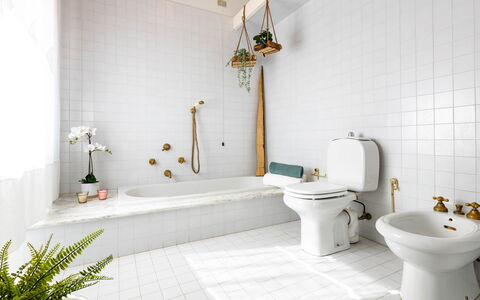 Villa Desiderio 9: Bagno, Idraulico Fixture, Gabinetto, Toilet Seat, Idraulico, Rubinetto, Pavimentazione, Interior Design, Lavello, Piastrella