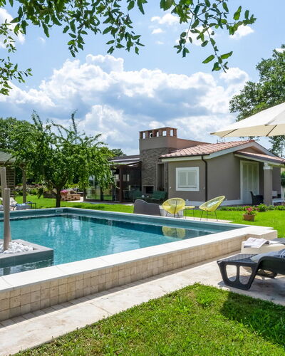 Cottage Violapo 6+2: Swimming Pool, Residential Area, Resort, Garden, Land Lot, Home, Estate, Backyard, Landscaping, Water Feature