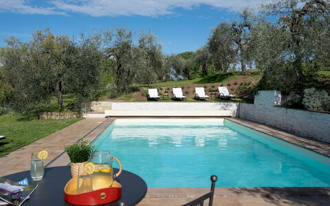 La Villa Nell'Isola Verde 12: Blu, Piscina, Estate, Giardino, Mobili Da Esterno, Hacienda, Ricorrere, Landscaping, Villa, Backyard