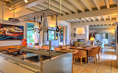 Villa le Cave 12: Interior Design, Mobilia, Soffitto, Illuminazione, Cucina, Pavimentazione, Controsoffitto, Sedia, Cucina & Sala Da Pranzo Tavolo, Lampada