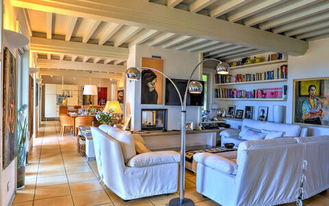 Villa le Cave 12: Mobilia, Interior Design, Legna, Pavimentazione, Divano, Soffitto, Sedia, Pavimento, Tavolo, Soggiorno